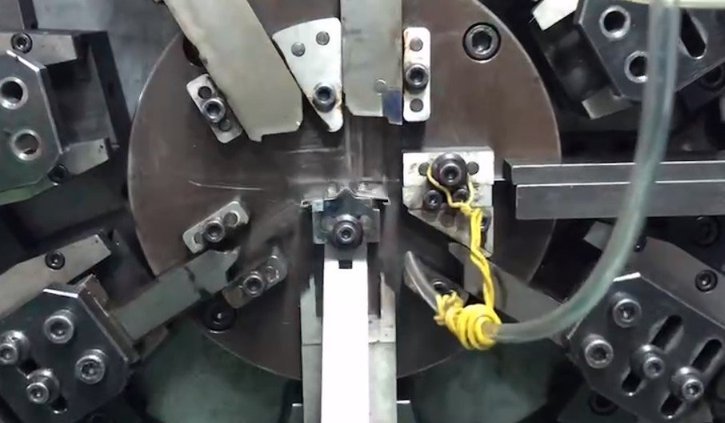 Clips/Flat springs Manufacturing